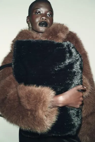 Сумка-шопер из искусственного меха