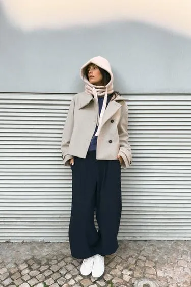 Короткое пальто с высоким воротником- Заказать в России