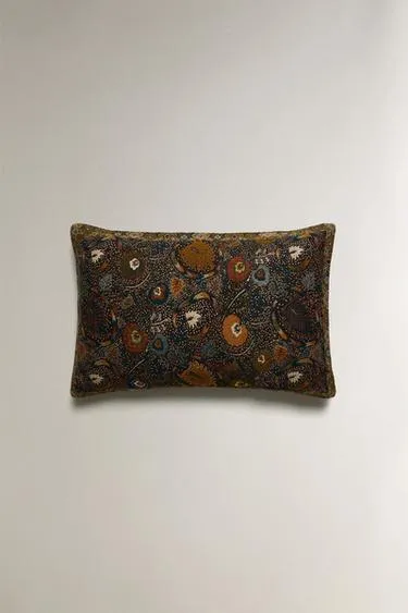 Подушка с жаккардовым цветочным узором