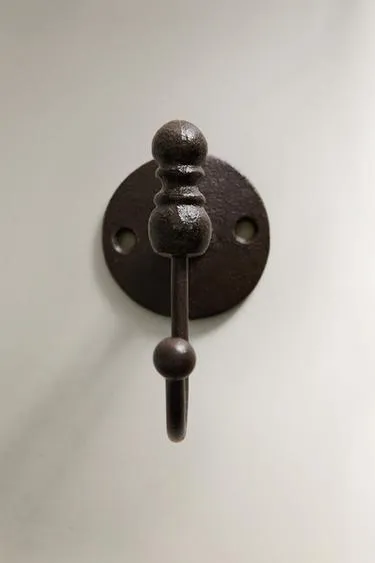 Крючок из чугуна- Заказать в России