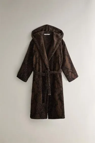 Халат из велюра с животным принтом- Заказать в России