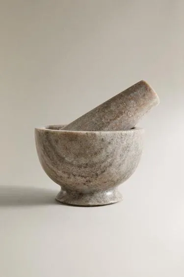 Мраморная ступка и пестик