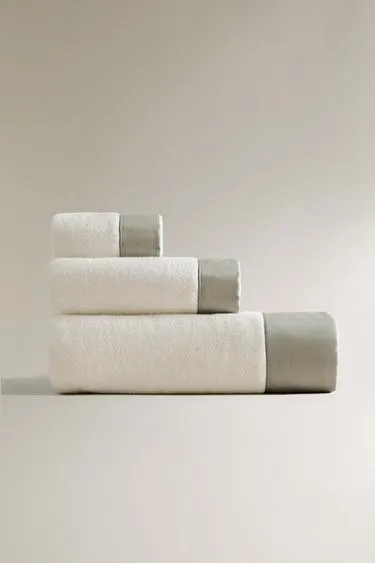 Полотенце для ванны с тканевой полосой