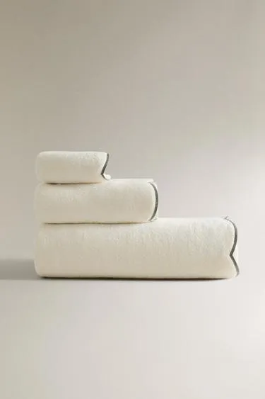 Полотенце для ванны с волнующим краем