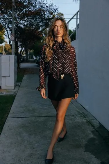 Блуза из ткани в горошек