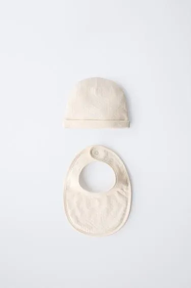 Комплект из шапки и нагрудника рельефной вязки- Заказать в России