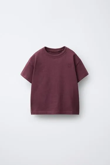 Базовая футболка с вышитым сердцем- Заказать в России