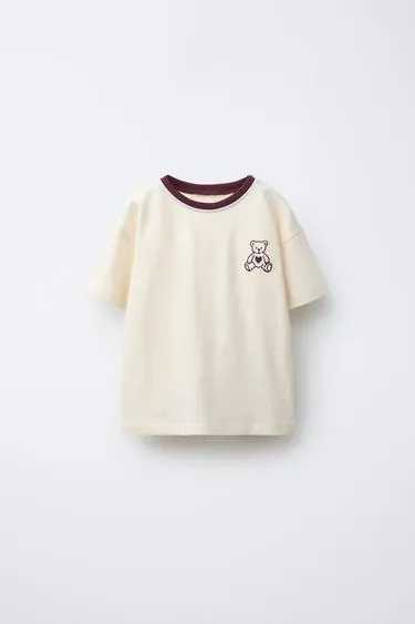 Футболка в стиле преппи с вышивкой «медведь»