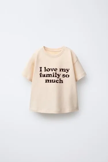 Футболка с рельефной надписью