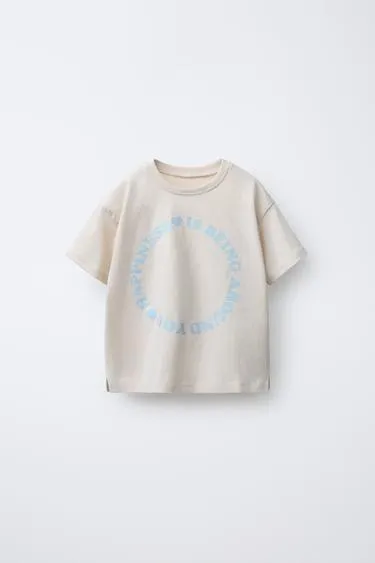 Футболка с текстовым принтом и блёстками