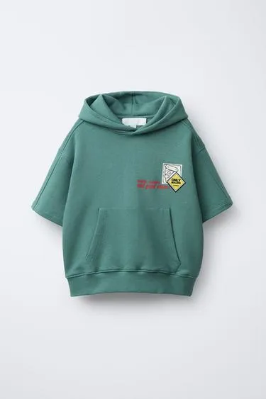 Толстовка с нашивками и коротким рукавом