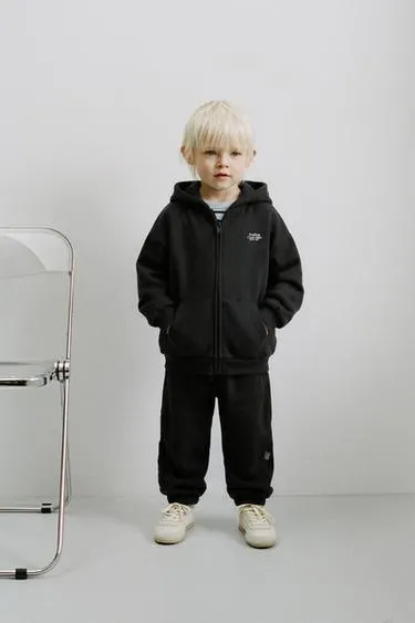 Толстовка на молнии с текстом