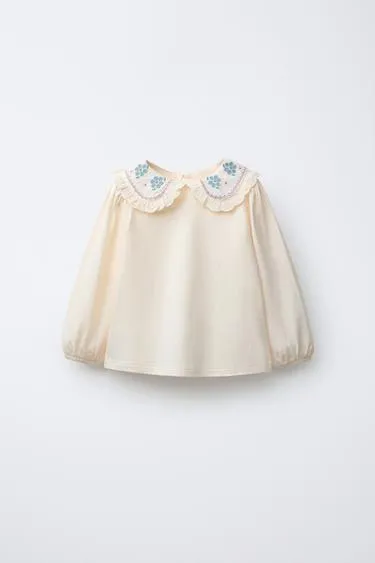 Футболка с вышивкой и отложным воротником