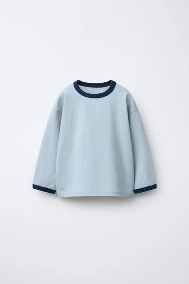 Однотонная футболка с контрастной отделкой- Заказать в России