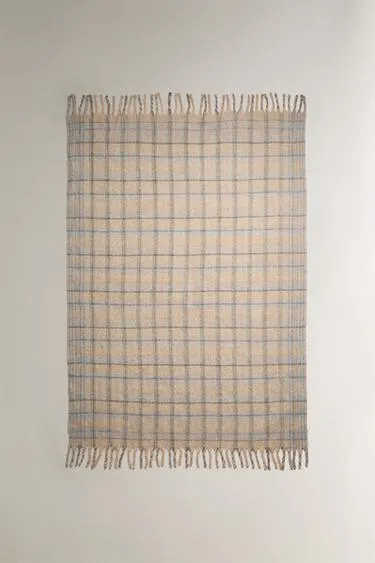 Декоративное плед с клетчатым узором- Заказать в России