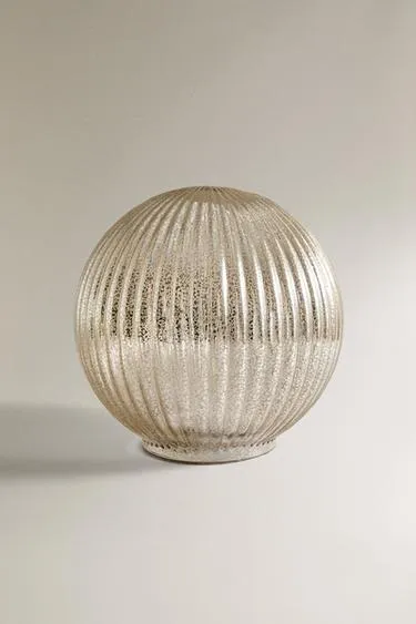 Рождественское украшение среднее в виде полосатого мяча со встроенным светодиодом