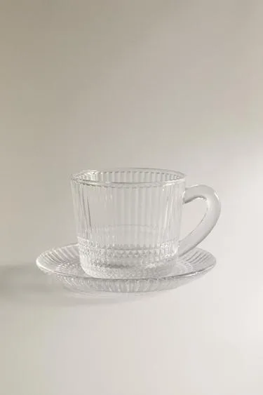 Стеклянная чашка для кофе с блюдцем и выпуклым геометрическим дизайном