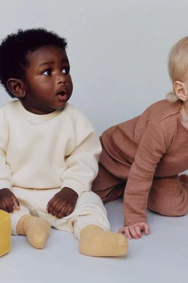 Базовый комплект из толстовки и брюк-джоггеров