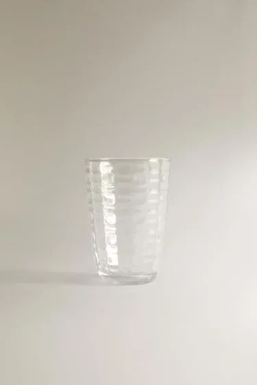 Стакан с рельефным квадратным узором