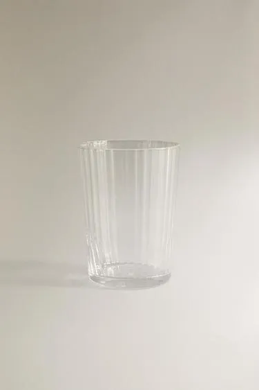 Стакан для газировки с линиями