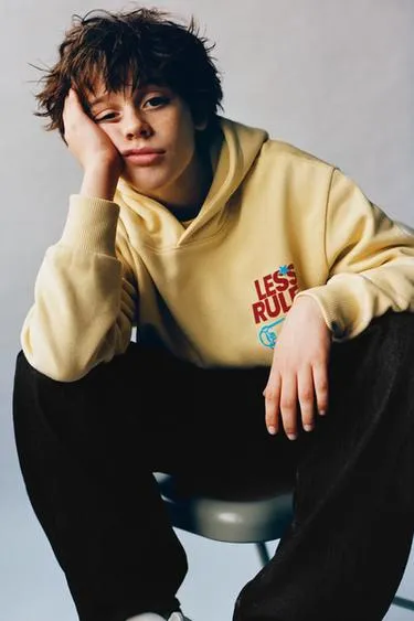 Худи с капюшоном и скейт-принтом