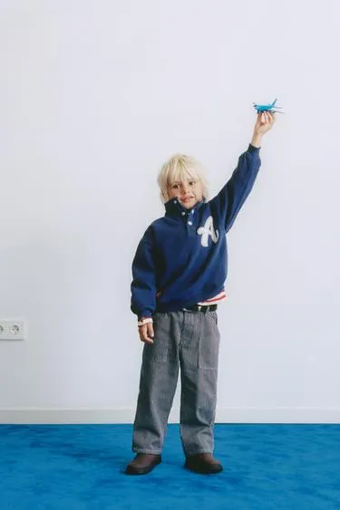 Толстовка с нашивкой-буквой