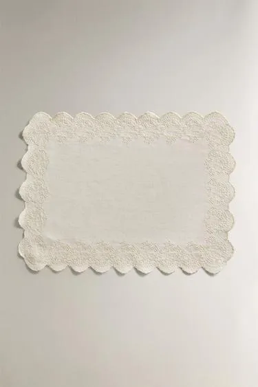 Салфетка с вышитым блондинистым кружевом из хлопка