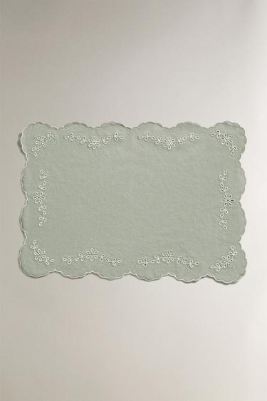 Zara Плетеная подставка с вышивкой кроше