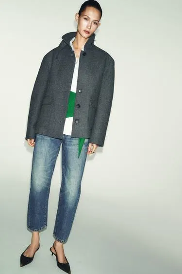 Короткое пальто из смесовой шерсти с воротником-стойкой