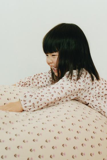 Zara Платье из рельефной ткани с цветочными вставками купить с доставкой.