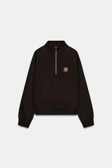 Толстовка на молнии с нашивкой