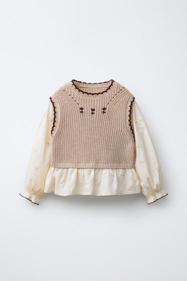 Рубашка с цветочной вышивкой и трикотажным жилетом