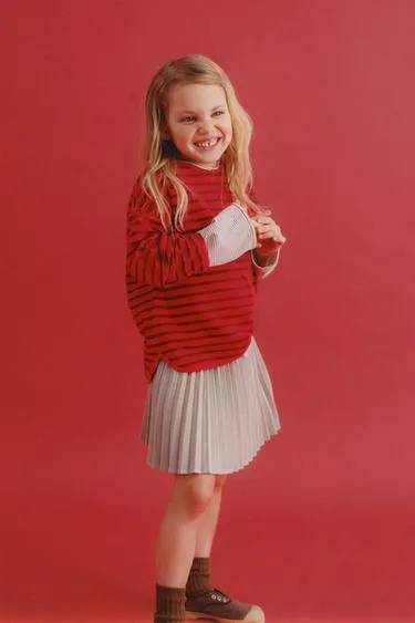 Футболка в полоску с вышитыми сердцами