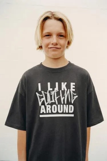 Футболка с принтом в стиле граффити- Заказать в России