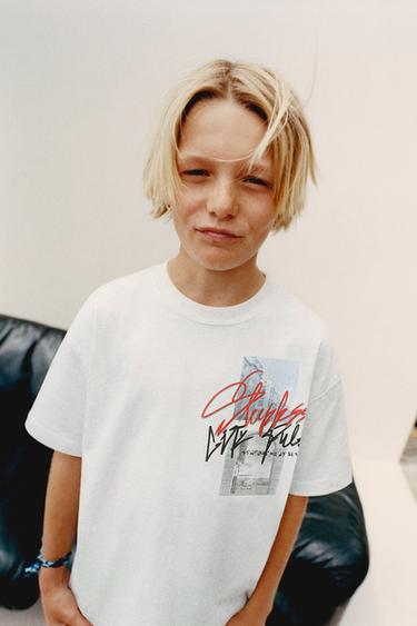 Zara Футболка с принтом граффити купить с доставкой.