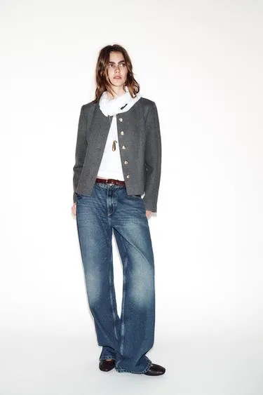 Блейзер облегающего кроя с круглым вырезом- Заказать в России