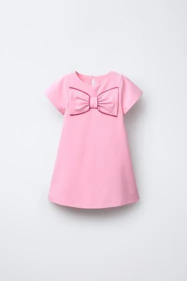 Платье с аппликацией