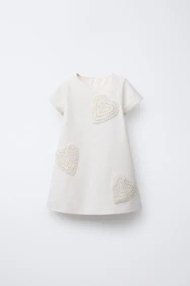 Платье с аппликацией