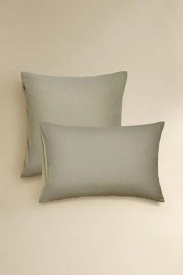 Подушка из хлопкового секрюсекера в полоску