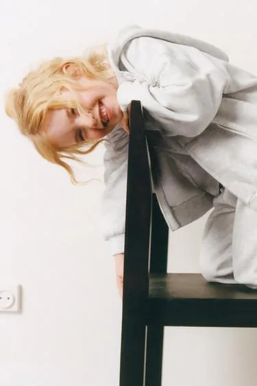 Толстовка на молнии с капюшоном