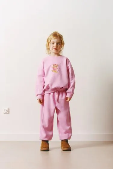 Джоггеры из мягкой ткани с этикеткой