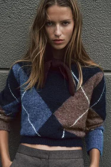 Трикотажный свитер в ромб- Заказать в России