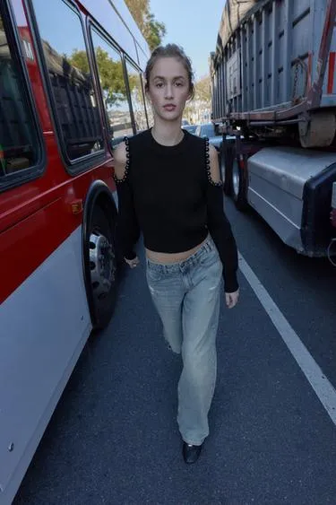 Джемпер в рубчик с вырезами и шариками- Заказать в России