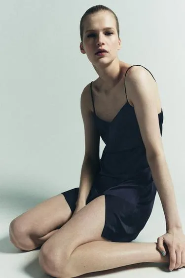 Атласное мини-платье