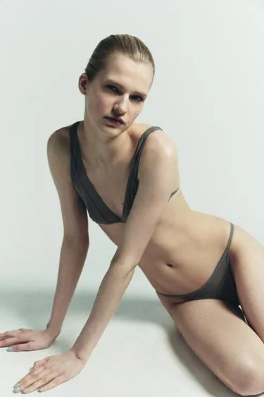 Бюстгальтер с треугольными чашками и тюлем- Заказать в России