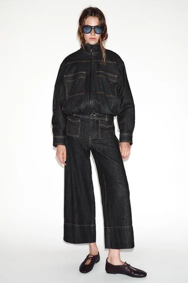 Утепленный бомбер с воротником-стойкой