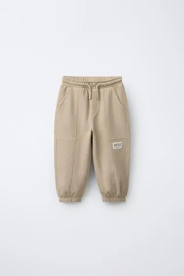 Брюки-джоггеры с этикеткой