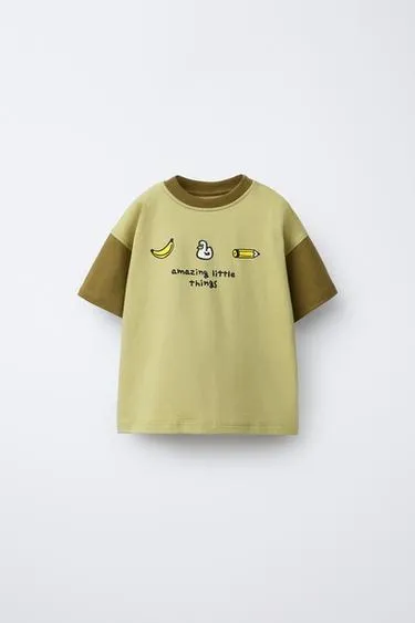 Футболка с контрастными рукавами и принтом