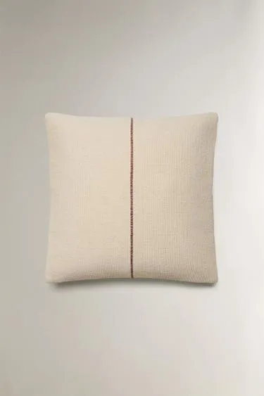 Чехол на подушку с линией в рельефе- Заказать в России