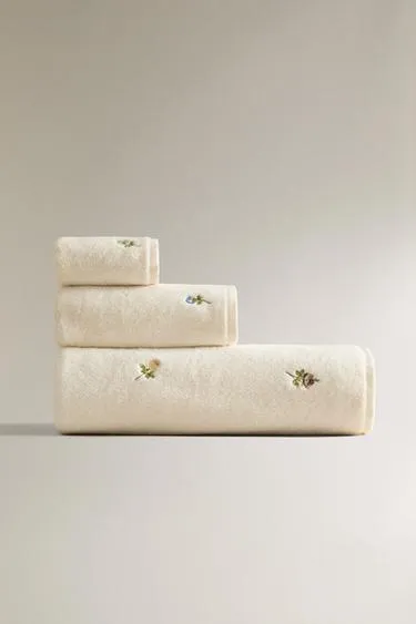 Полотенце для ванны с вышивкой цветочных мотивов- Заказать в России